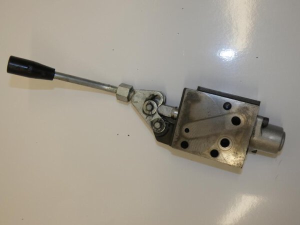 IHC 353 383 Hydrauliksteuergerät