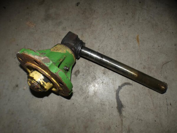 John Deere 1020 1120 S Achsschenkel links