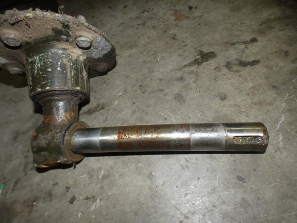 Achsschenkel - Lenkschenkel links 02383016 zu Deutz