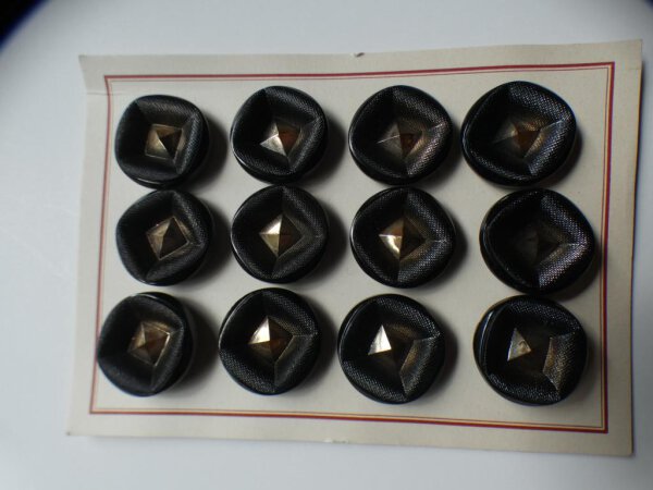 12 Stück Alte Glasknöpfe auf Musterkarte Antik Schwarz innen Gold schimmernd
