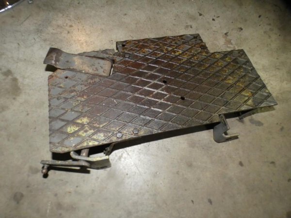 Fendt Farmer 104 S Trittbrett rechts mit Gaspedal