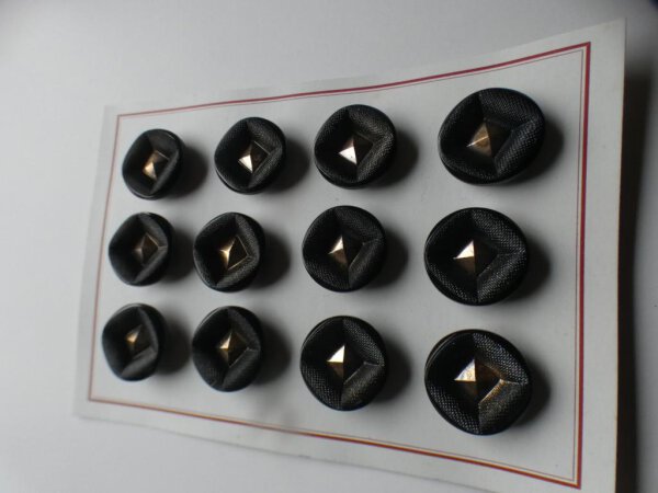 12 Stück Alte Glasknöpfe auf Musterkarte Knopfkarte Antik ca.23mm Schwarz/Gold schimmernd