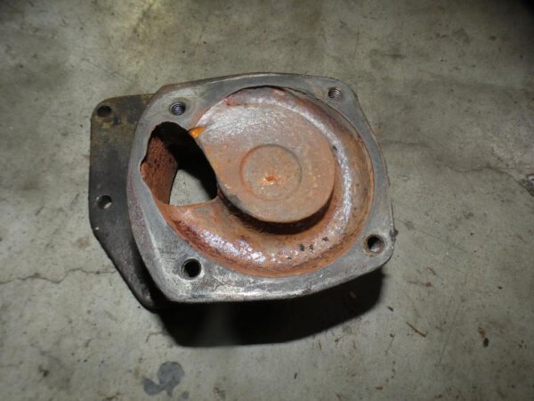 Fendt Farmer 104 S Flansch für Wasserpumpe Zwischenstück MWM 226-3