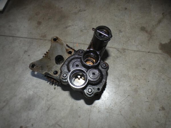 IHC Mc Cormick 523 553 633 Ölpumpe  D-179