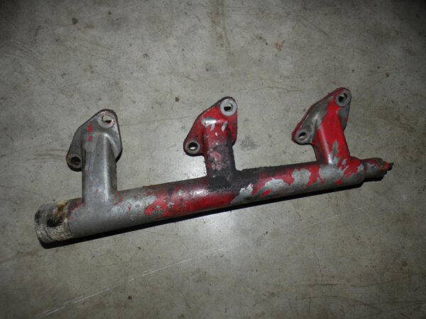 IHC Mc Cormick 523 553 633 Kühlwasserkrümmer D-179
