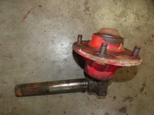 IHC Mc Cormick 523 624 Achsschenkel links