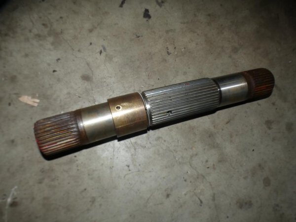 IHC Mc Cormick 523 624 Kraftheberwelle Hubwelle