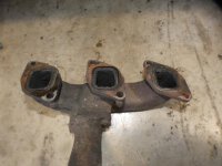 IHC Mc Cormick 523 633 D-179 Auspuffkrümmer nach oben Abgaskrümmer