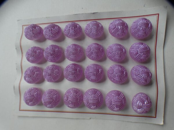 24 Stück Alte Glasknöpfe auf Musterkarte Knopfkarte Antik ca.18mm Flieder