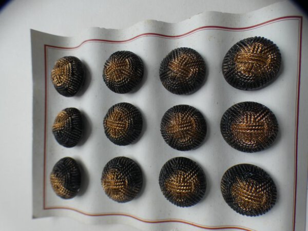 12 Stück Alte Glasknöpfe auf Musterkarte Knopfkarte Antik schwarz/gold ca.23mm