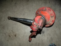 IHC MC Cormick D-326 324  Achsschenkel rechts