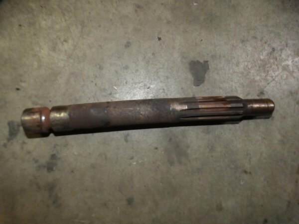 IHC Mc Cormick D-326 324 Antriebswelle