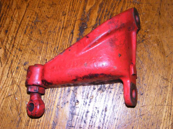 IHC 353 Mähwerkshalter