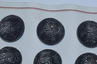 12 Stk Alte Glasknöpfe auf Musterkarte Knopfkarte  Antik 23mm schwarz/silber 